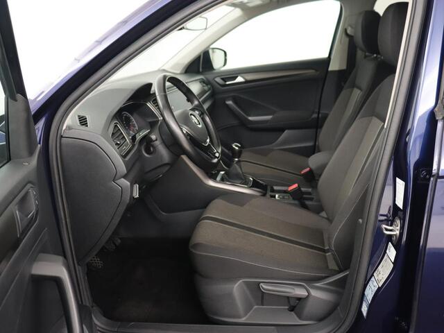 Volkswagen T-Roc 1.5 TSI Style | Panoramadak | Trekhaak | Full LED | Carplay | Adaptive cruise | Navigatie | Airco | Parkeerhulp | Bluetooth