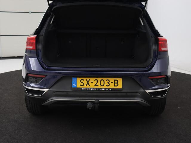 Volkswagen T-Roc 1.5 TSI Style | Panoramadak | Trekhaak | Full LED | Carplay | Adaptive cruise | Navigatie | Airco | Parkeerhulp | Bluetooth