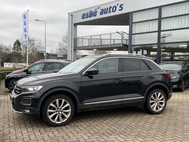 Volkswagen T-Roc 1.5 TSI 150 pk Sport Navigatie Camera 18 Inch Velgen Virtual Dash ACC DAB Sport Stoelen Donkere Hemel Getint Glas NL Auto