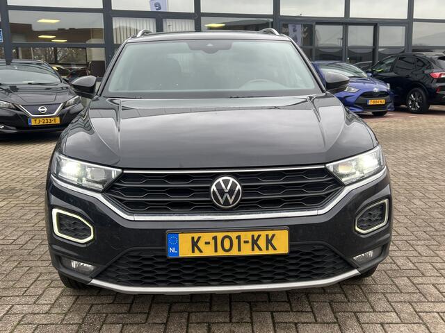 Volkswagen T-Roc 1.5 TSI 150 pk Sport Navigatie Camera 18 Inch Velgen Virtual Dash ACC DAB Sport Stoelen Donkere Hemel Getint Glas NL Auto