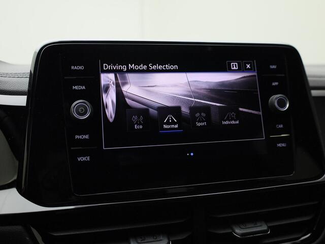 Volkswagen T-Roc 1.5TSI/150PK R Line Black Style DSG · Navigatie · Camera + parkeersensoren · Massage functie · Garantie t/m 13-06-2027