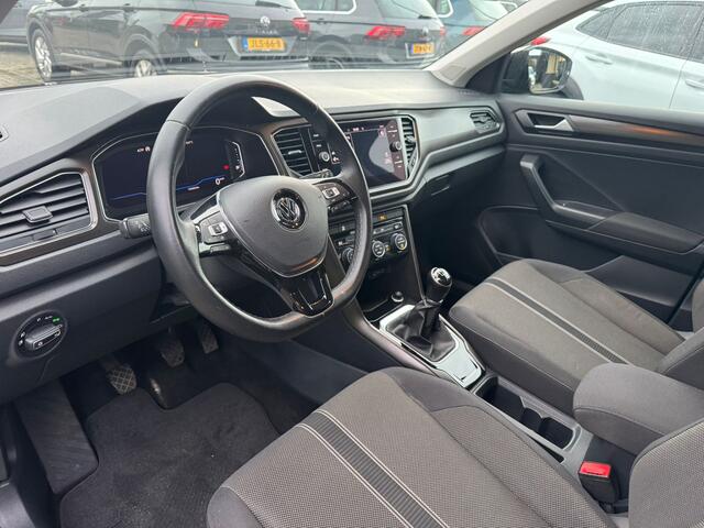 Volkswagen T-Roc 1.5 TSI Style virtual cockpit, navi, cruise, trekhaak