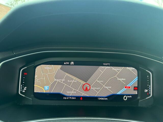 Volkswagen T-Roc 1.5 TSI Style virtual cockpit, navi, cruise, trekhaak
