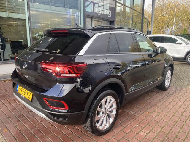 Volkswagen T-Roc 1.0 TSI Life Edition / Virtual cockpit / Full Led / 17 Inch / Keyless / Adaptive cruise / Getint glas