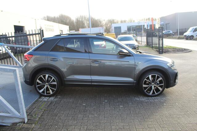 Volkswagen T-Roc 1.5 TSI 3x R-Line Automaat/Panoramadak/Trekhaak afneembaar/Navigatie/Virtual cockpit/Adaptive cruise control/Achteruitrijcamera/Parkeersensoren rondom/Apple carplay/Stoelverwarming/Keyless/Climate control/IQ light/DAB/Draadloze telefoonlader