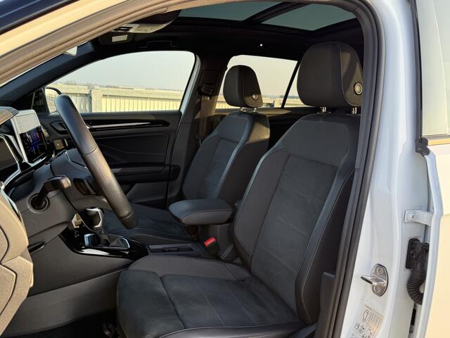 Volkswagen T-Roc 1.5 TSI R-Line | Black Style | Pano | IQ Light | Trekhaak