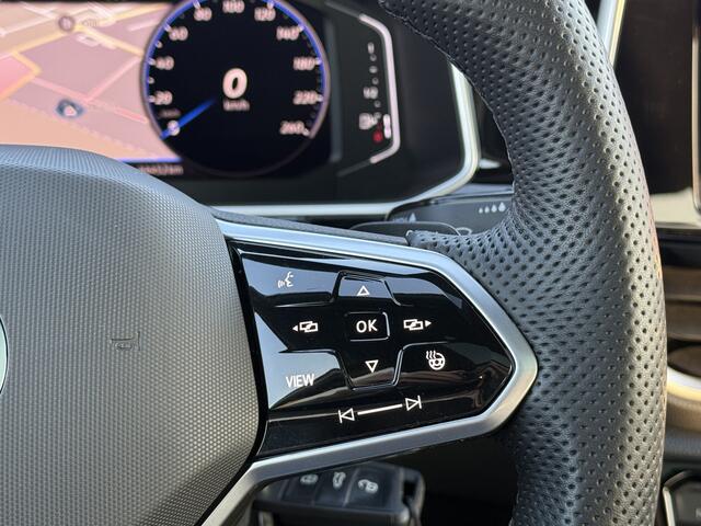 Volkswagen T-Roc 1.5 TSI R-Line | Black Style | Pano | IQ Light | Trekhaak