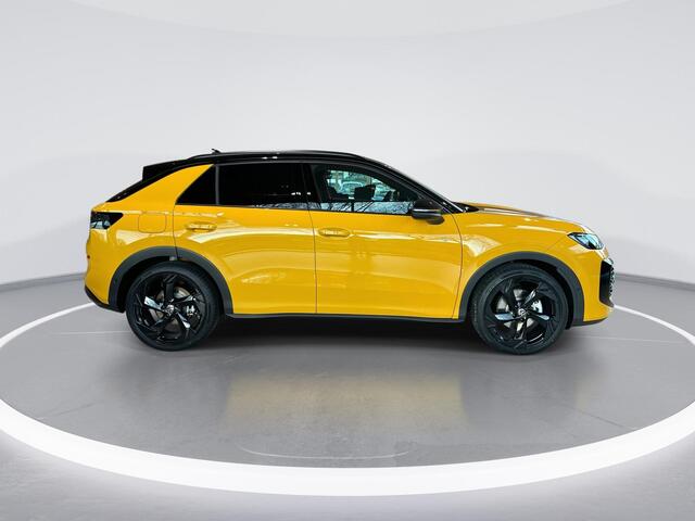 Volkswagen T-Roc 1.5 eTsi R-Line First Edition Panoramaschuif-kanteldak · Black Style Pakket · Multimedia Pakket · Tech Pakket Plus