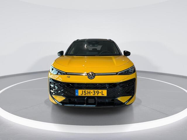 Volkswagen T-Roc 1.5 eTsi R-Line First Edition Panoramaschuif-kanteldak · Black Style Pakket · Multimedia Pakket · Tech Pakket Plus