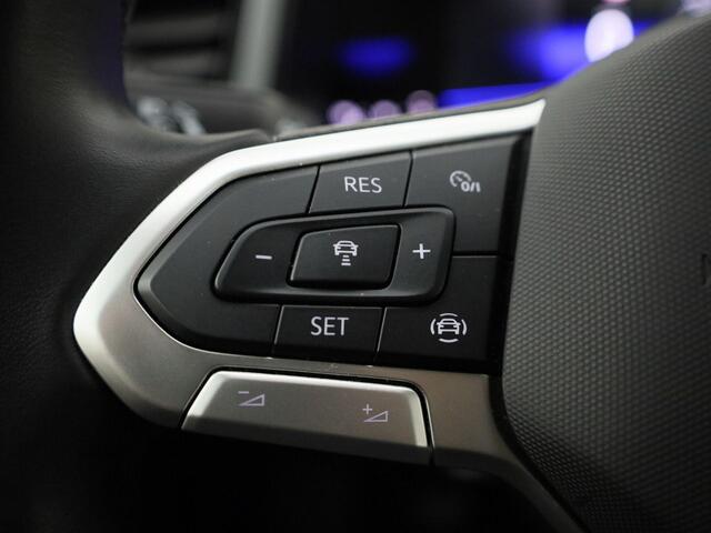 Volkswagen T-Roc 1.0TSI/110PK Life · Navigatie · Apple/Android Car Play · Parkeersensoren · Garantie tot september 2027 of 100000km.