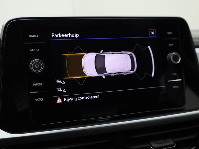 Volkswagen T-Roc 1.0TSI/110PK Life · Navigatie · Apple/Android Car Play · Parkeersensoren · Garantie tot september 2027 of 100000km.