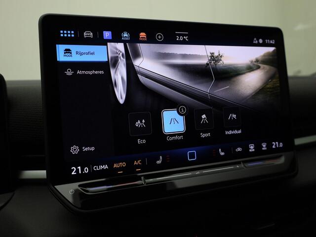 Volkswagen T-Roc 1.5eTSI/150PK R-Line First Edition DSG · Black Style · 360gr camera · IQ Light · Apple/Android Car Play · Head-up Display · 20'' velgen · Dodehoeksensor · Garantie t/m 09-11-2027