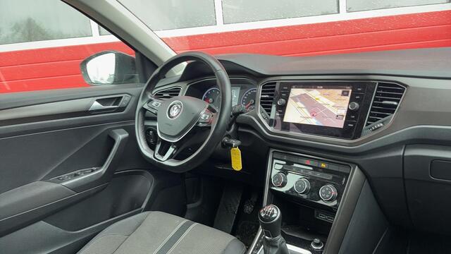 Volkswagen T-Roc 1.5 TSI Style TREKHAAK / CARPLAY / NAVI / AIRCO / PDC / BLUETOOTH / CRUISE / NL-AUTO