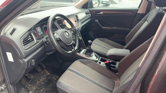 Volkswagen T-Roc 1.5 TSI Style TREKHAAK / CARPLAY / NAVI / AIRCO / PDC / BLUETOOTH / CRUISE / NL-AUTO
