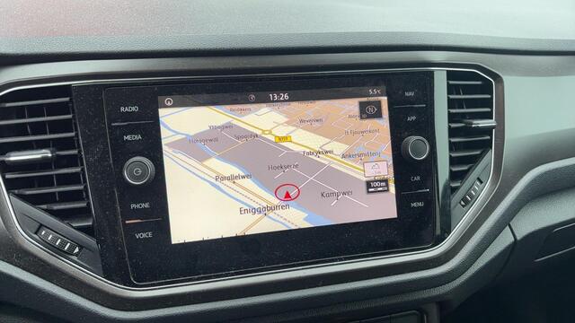 Volkswagen T-Roc 1.5 TSI Style TREKHAAK / CARPLAY / NAVI / AIRCO / PDC / BLUETOOTH / CRUISE / NL-AUTO