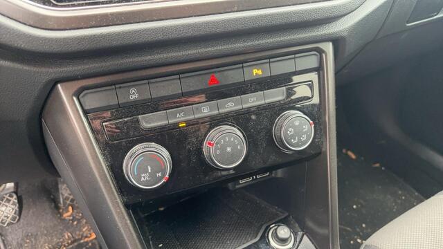 Volkswagen T-Roc 1.5 TSI Style TREKHAAK / CARPLAY / NAVI / AIRCO / PDC / BLUETOOTH / CRUISE / NL-AUTO