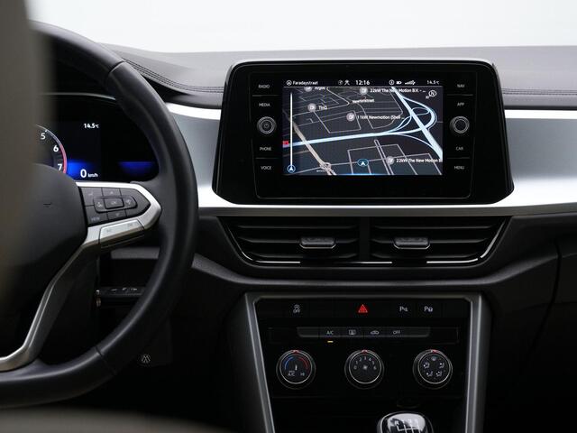 Volkswagen T-Roc 1.0 TSI 110 pk Life | Leder | Navigatie | Stoelverwarming | Parkeersensoren voor/achter | Carplay