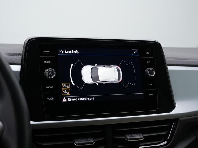 Volkswagen T-Roc 1.0 TSI 110 pk Life | Leder | Navigatie | Stoelverwarming | Parkeersensoren voor/achter | Carplay