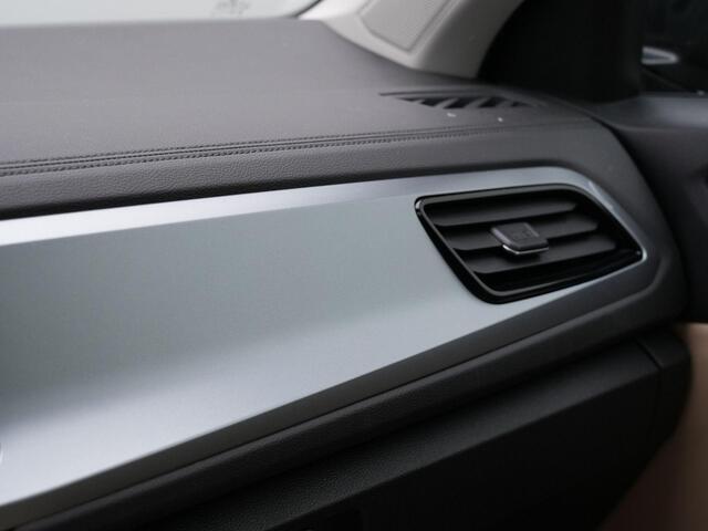 Volkswagen T-Roc 1.0 TSI 110 pk Life | Leder | Navigatie | Stoelverwarming | Parkeersensoren voor/achter | Carplay