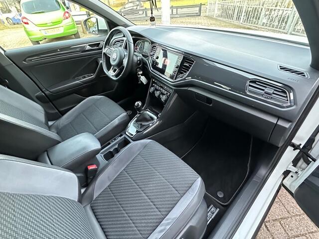 Volkswagen T-Roc 1.5 TSI SPORT R-Line 150 PK Navi Cruise DAB PDC