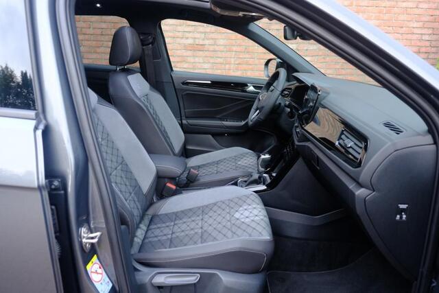 Volkswagen T-Roc 1.5 TSI 150pk DSG R-Line Edition Black Edition | Black Style | App Connect | Panoramadak | Camera | Keyless | Elektrische Achterklep | Matrix LED | Winter Pakket
