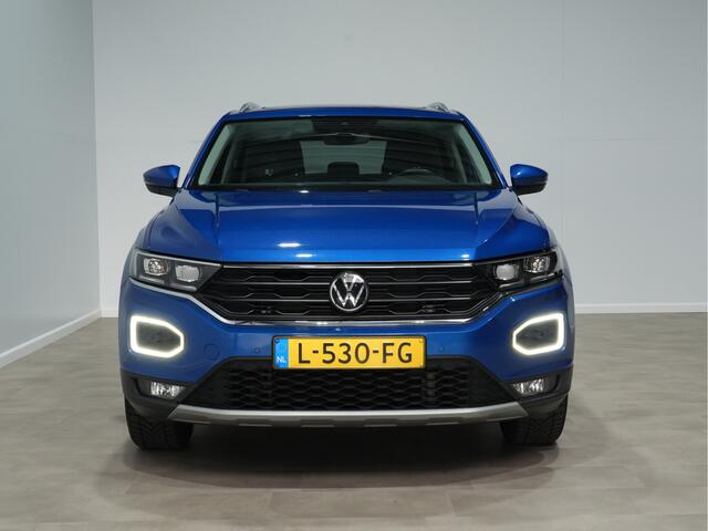 Volkswagen T-Roc 1.5 TSI 150pk DSG Style Panorama Trekhaak Navigatie Keyless Camera 211