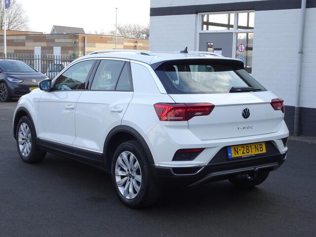 Volkswagen T-Roc 1.5 TSI Sport Automatische airco, apple carplay, android auto, navigatie voorbereiding, trekhaak, digitaal instrumenten paneel, sport uitvoering, parkeersensoren, enz.