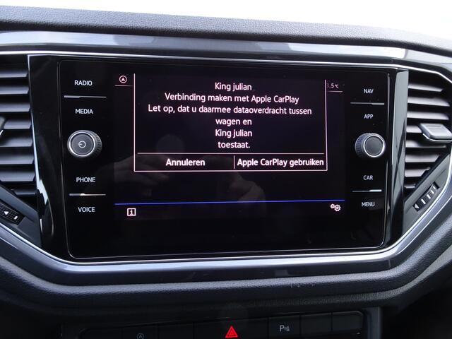 Volkswagen T-Roc 1.5 TSI Sport Automatische airco, apple carplay, android auto, navigatie voorbereiding, trekhaak, digitaal instrumenten paneel, sport uitvoering, parkeersensoren, enz.
