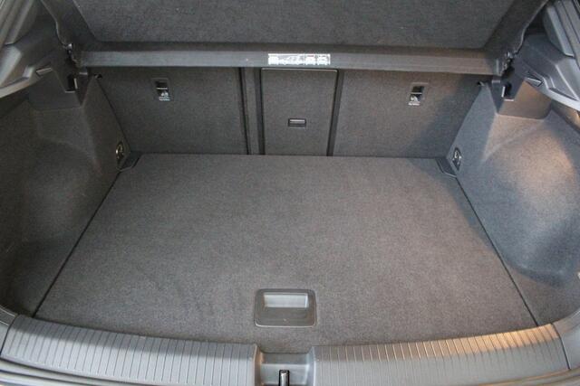 Volkswagen T-Roc 1.5 TSI Sport Navigatie | Camera | Trekhaak | Adaptieve Cruise Control