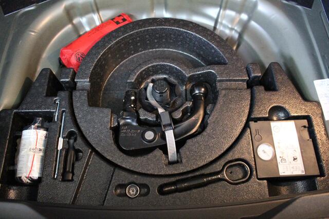 Volkswagen T-Roc 1.5 TSI Sport Navigatie | Camera | Trekhaak | Adaptieve Cruise Control