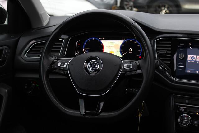 Volkswagen T-Roc 1.5 TSI Sport / Trekhaak / Virtual Cockpit / Navigatie / 17'' / Parkeerhulp V+A / CarPlay / DAB / Getint glas / ACC