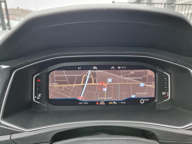 Volkswagen T-Roc 1.5 TSI Sport | Open dak | Navigatie | Achteruitrijcamera |