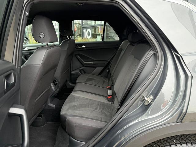 Volkswagen T-Roc 1.5 TSI R-Line *ACC & Stoelverwarming + Massage*