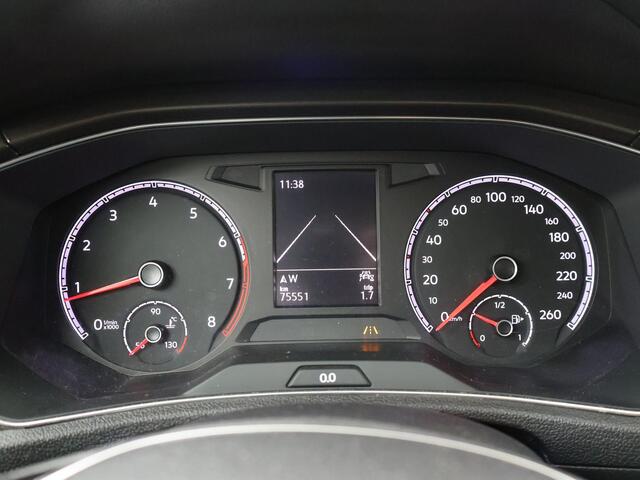 Volkswagen T-Roc 1.5 TSI Style | 150 PK | Trekhaak | Achteruitrijcamera | Adaptive cruise control |