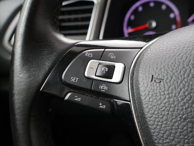 Volkswagen T-Roc 1.5 TSI Style | 150 PK | Trekhaak | Achteruitrijcamera | Adaptive cruise control |