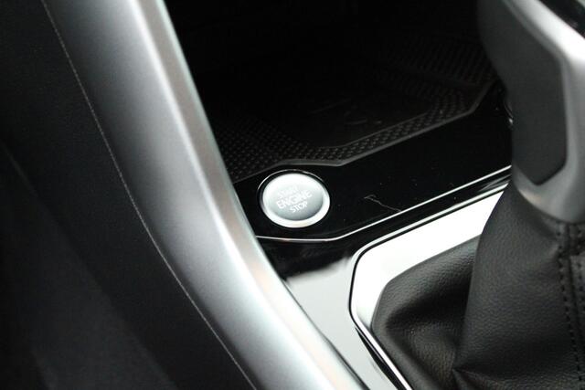 Volkswagen T-Roc 1.5 TSI 150pk DSG Life Edition Trekhaak Camera Navigatie ACC Carplay Keyless Led