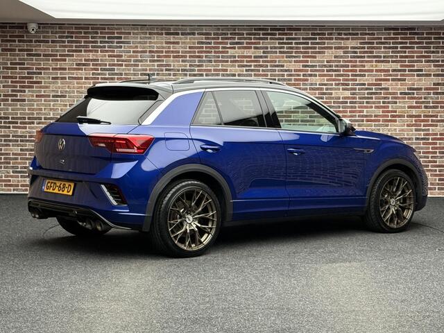 Volkswagen T-Roc 2.0 TSI 4Motion R Dealer onderh. | Originele lak | Panorama| Akraprovic uitlaat | 19" Arceo velgen | Beats audio| Achteruitrijcamera |