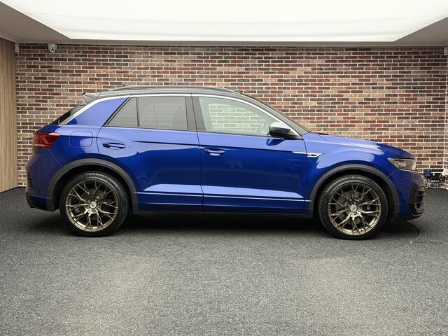 Volkswagen T-Roc 2.0 TSI 4Motion R Dealer onderh. | Originele lak | Panorama| Akraprovic uitlaat | 19" Arceo velgen | Beats audio| Achteruitrijcamera |