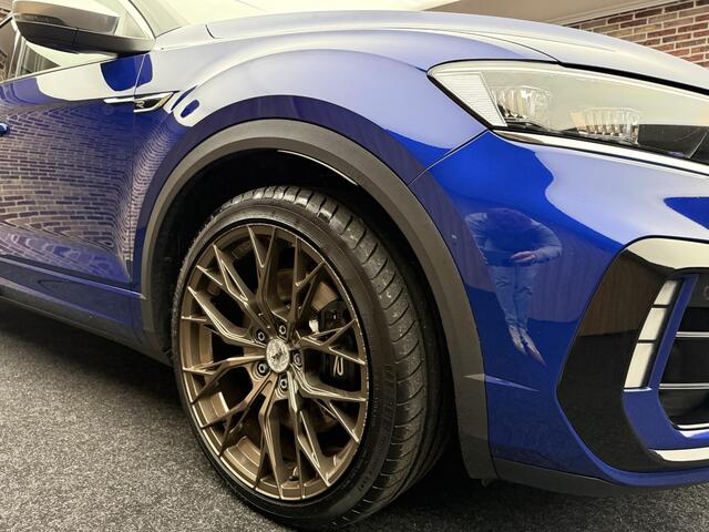 Volkswagen T-Roc 2.0 TSI 4Motion R Dealer onderh. | Originele lak | Panorama| Akraprovic uitlaat | 19" Arceo velgen | Beats audio| Achteruitrijcamera |