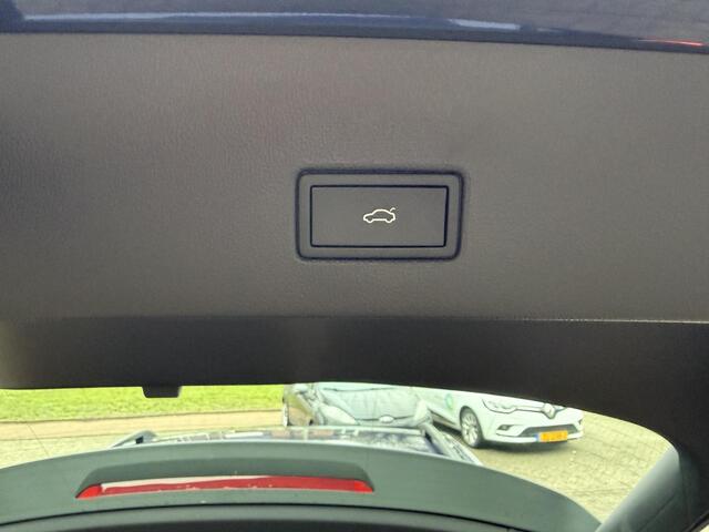 Volkswagen T-Roc 1.5 TSI Sport Business R Automaat / Airco clima/ Naviagtie/ Cruise adapt/ Appel carplay/ LED/ PDC/ Trekhaak/LMV