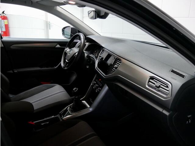 Volkswagen T-Roc 1.0 TSI Style Bus. Navi/CAM/SV/Carplay (all-incl. prijs)