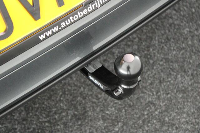 Volkswagen T-Roc 1.5 TSI 150pk DSG R-Line Edition Trekhaak Camera Stoelverwarming Virtual Cockpit Navigatie