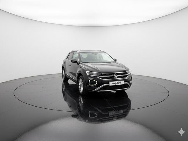 Volkswagen T-Roc 1.5 TSI Style 150 PK DSG | Private lease vanaf ¤641,-| Trekhaak afneembaar | Navigatie | Stoel verwarming en massage | Alcantara |