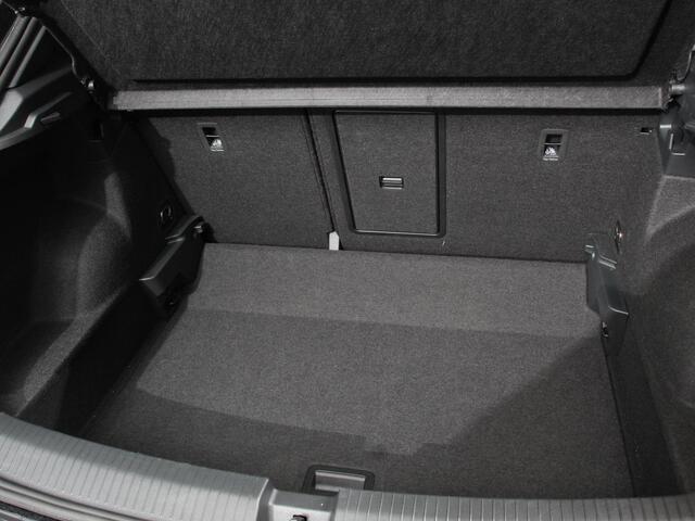 Volkswagen T-Roc 1.5 TSI R-Line+Blackpack | Panoramadak | Climate control | Adaptieve cruise control | Panoramadak | LED | Navigatie | Achteruitrijcamera | Parkeersensoren | Apple Carplay/ Android Auto | Radio