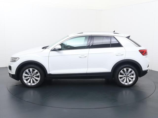 Volkswagen T-Roc 1.5 TSI Sport | 150 PK | Automaat | Trekhaak | Achteruitrijcamera | Adaptive cruise control | Voorstoelen verwarmd |