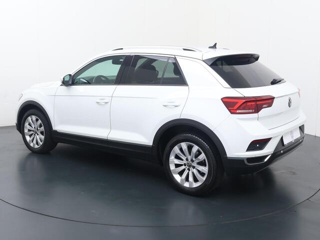 Volkswagen T-Roc 1.5 TSI Sport | 150 PK | Automaat | Trekhaak | Achteruitrijcamera | Adaptive cruise control | Voorstoelen verwarmd |