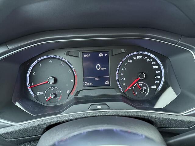 Volkswagen T-Roc 1.5 TSI Sport | 150 PK | Automaat | Trekhaak | Achteruitrijcamera | Adaptive cruise control | Voorstoelen verwarmd |