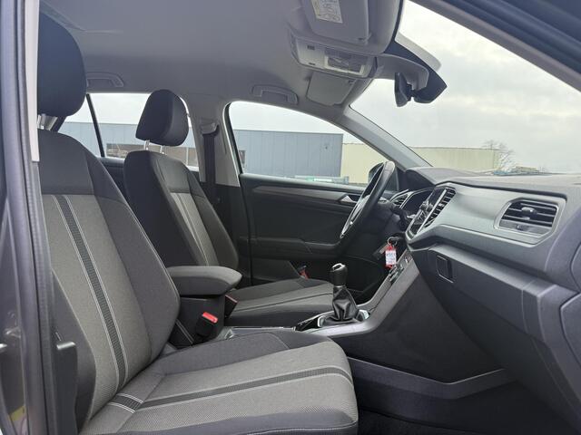 Volkswagen T-Roc 1.5 TSI Style 1e Eigenaar|Navi|Carplay|Trekhaak|PDC V+A|Cruise|N.A.P|150pk|APK tot 06-2027