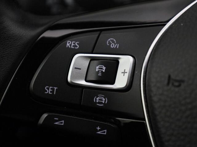 Volkswagen T-Roc 1.0TSI/110PK Style · Navigatie ·Camera + Parkeersensoren · Lane assist