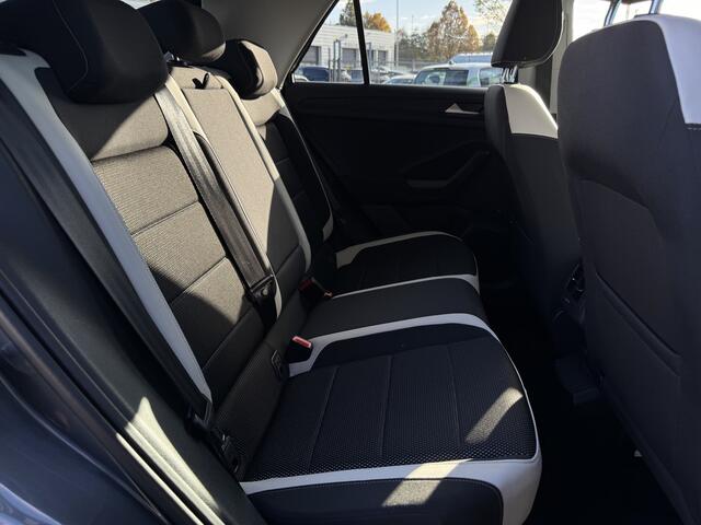 Volkswagen T-Roc 1.5 TSI Sport GRATIS Afleverpakket! | Trekhaak | Adaptive Cruise | Digitale Dashboard